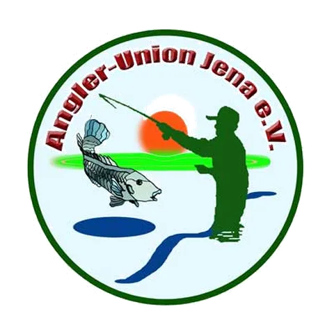 Logo der Angler-Union Jena e.V. mit einem Angler, der einen Fisch fängt, Sonnenuntergang im Hintergrund.