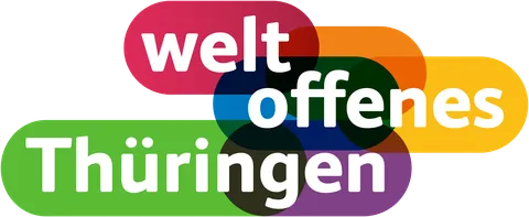 Logo mit dem Text „weltoffenes Thüringen“ in bunten, überlappenden Farbbalken.